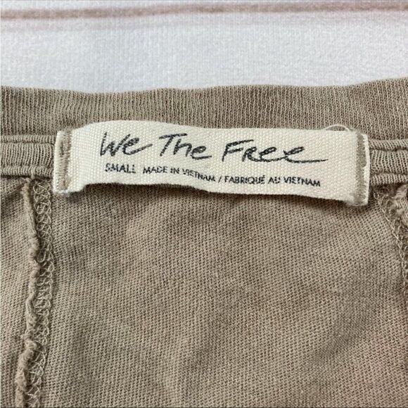 We The Free Womens Beige Long Sleeve V-Neck Tee Oversize Crop Top Small - Picture 4 of 7